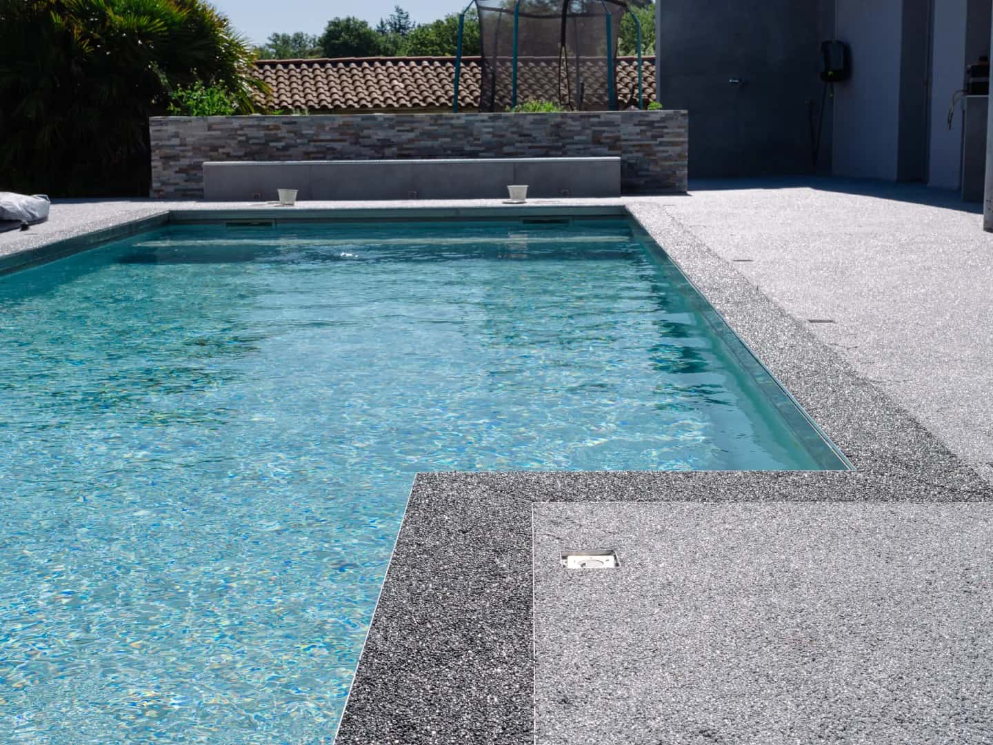 Agence M Com Marseille MarvaJpm Brignoles Amenagement Exterieurs maison villa jardin moquette pierre terrasse piscine